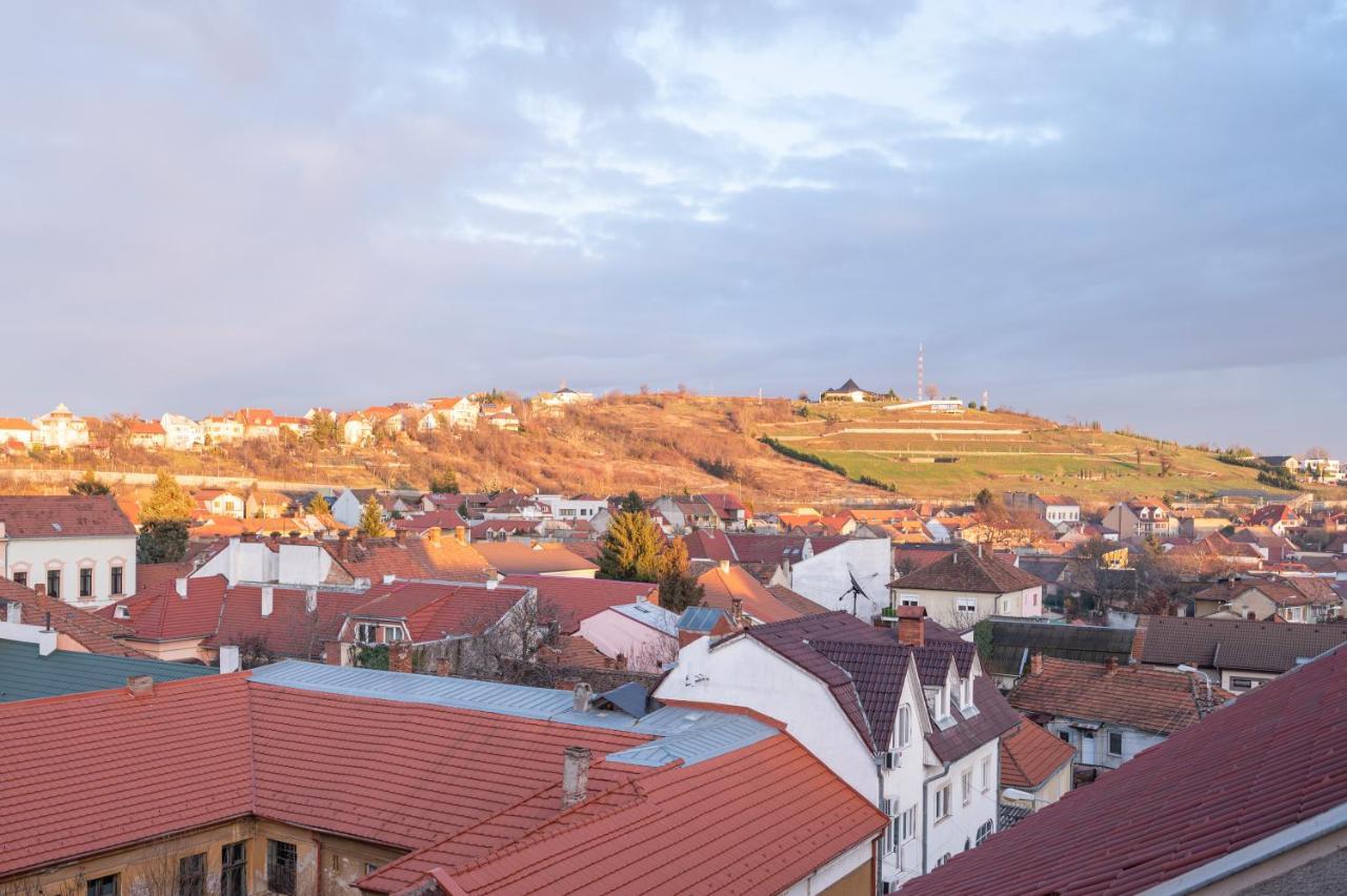 Tei Apartments Орадя Екстер'єр фото